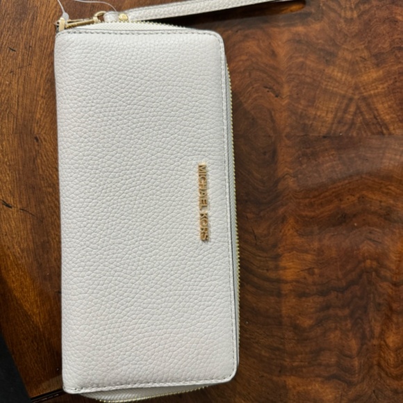 brand new Michael Kors cream color wallet - Picture 3 of 3